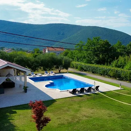 Vila Paraiso *